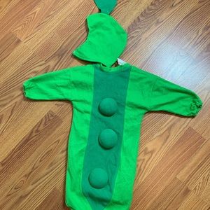 rubie’s costume for newborn baby pea